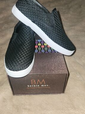 Bernie Mev Woman's Black Woven Slip-On Sneakers